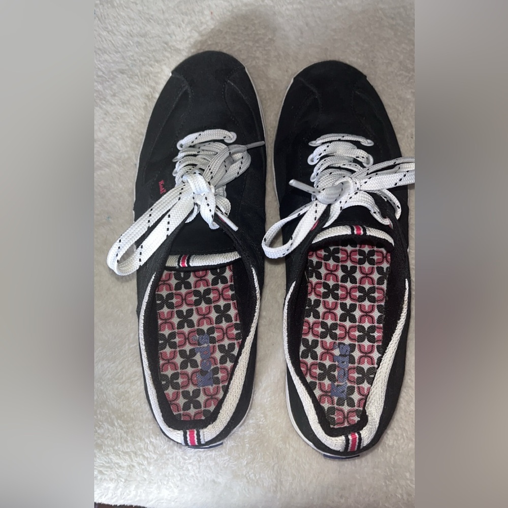 Keds Black and White Canvas Sneakers Classic Style - Picture 4 of 10